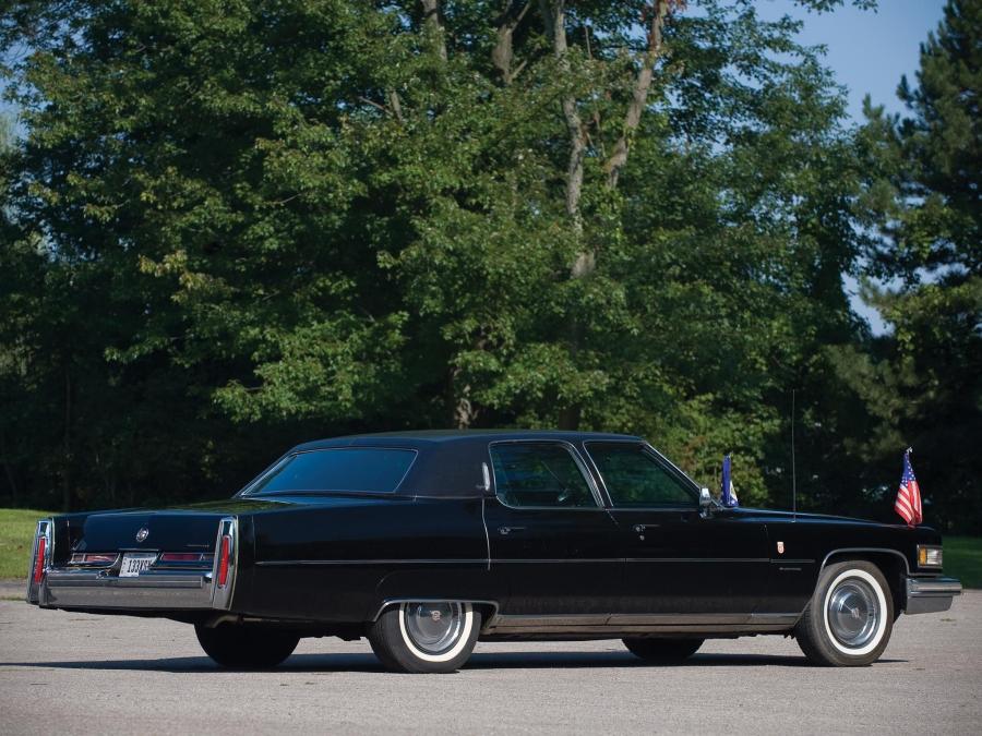  Cadillac Fleetwood Sixty Special Brougham 1976 года  (фото 21 из 25)